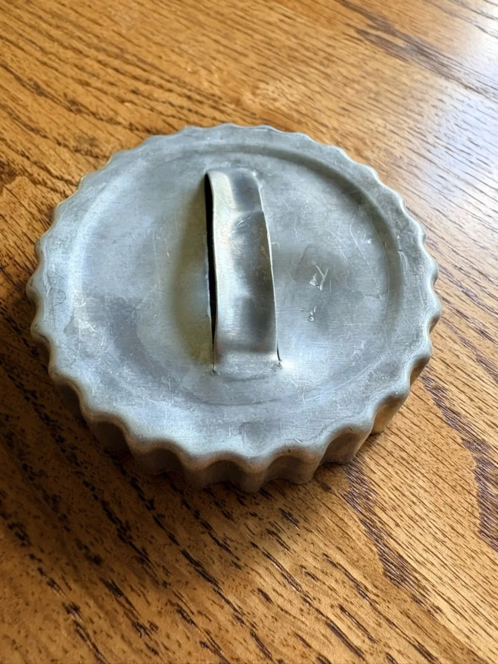 Vintage round metal tin scalloped cookie biscuit cutter